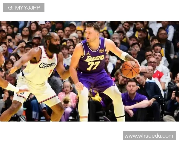 湖人135-118快船2喜2忧！里弗斯功率+詹姆斯无球亮眼，候补成费事